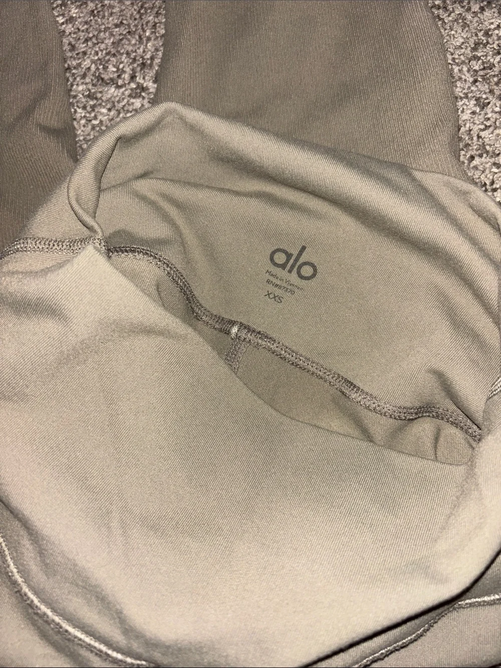 ALO Yoga soft olive